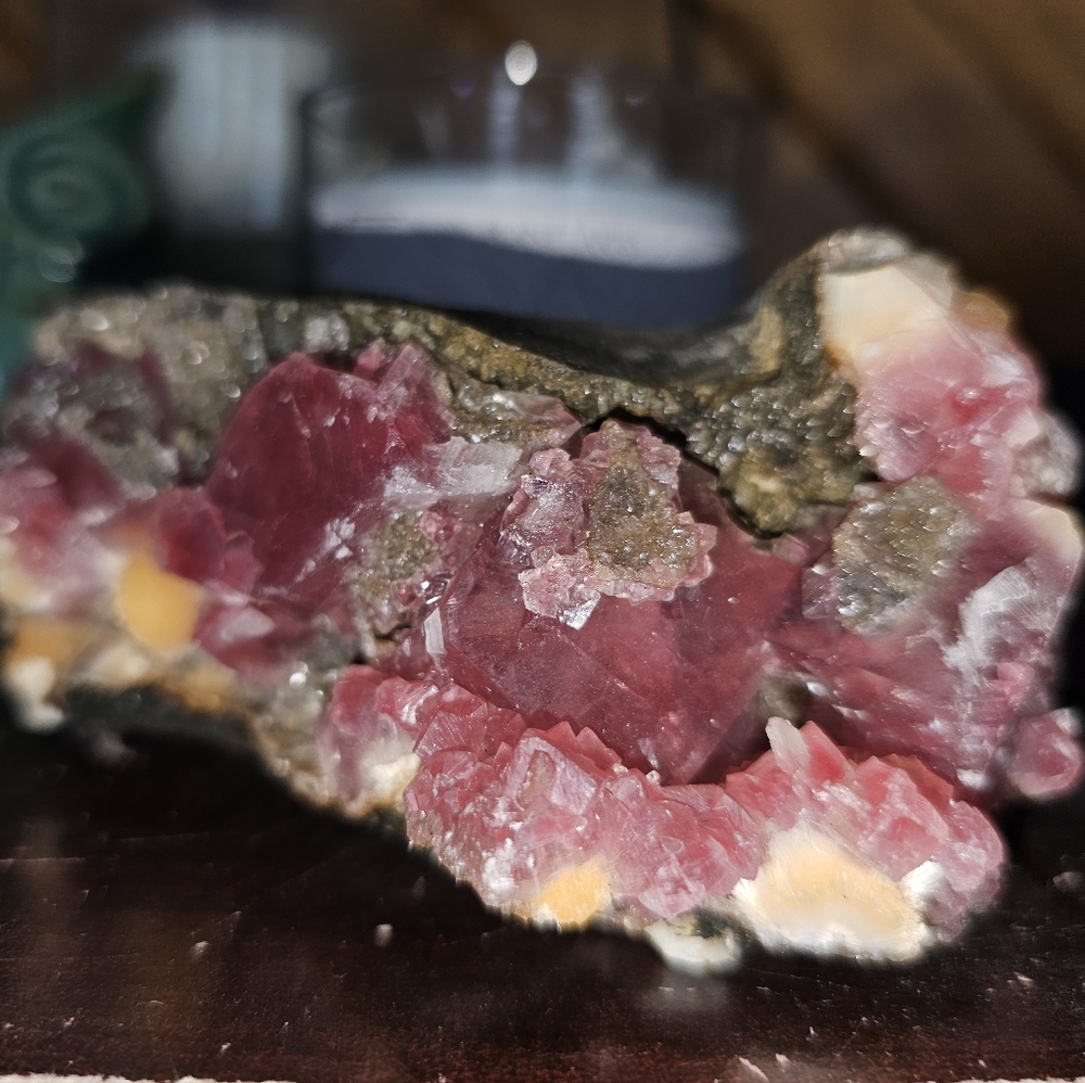 Moldy Raspberry Red Calcite Original Pocket - Picture 4 of 14